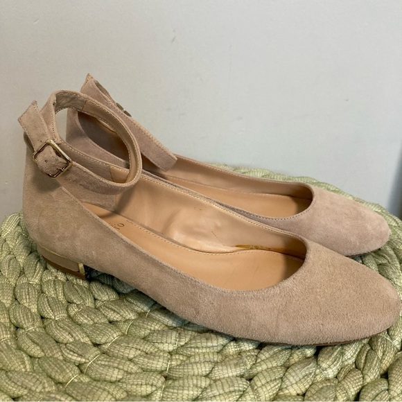Vince Camuto Attera Cream Tipsy Taupe Suede Ankle Wrap Round Toe Flats - Picture 1 of 8